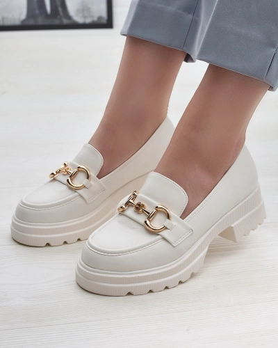 Balti moteriški mokasinai su aukso spalvos dekoru Riasse - Avalynė