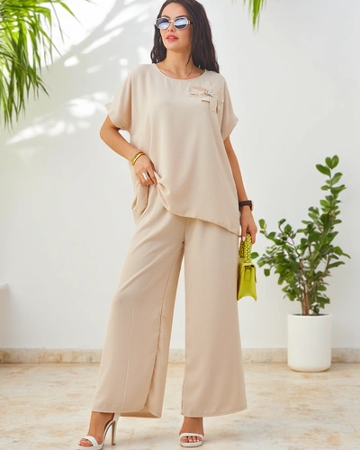 Женский комплект Royalfashion с короткими рукавами, декоративным цветком и широкими брюками
