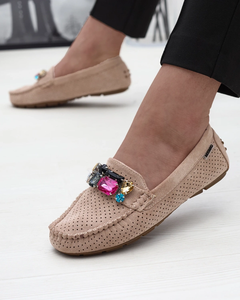 Šviesiai rudi moteriški ažūriniai mokasinai su spalvingu dekoru Aqitic - Avalynė