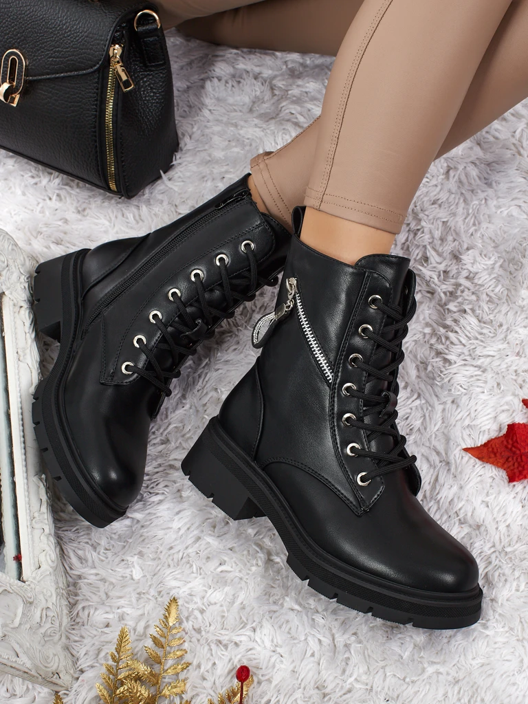 Женские ботинки Venus черные кожаные элегантные на осень