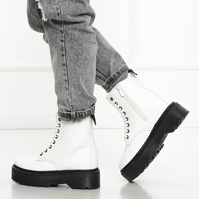 Белые женские ботинки на массивной подошве Lesya