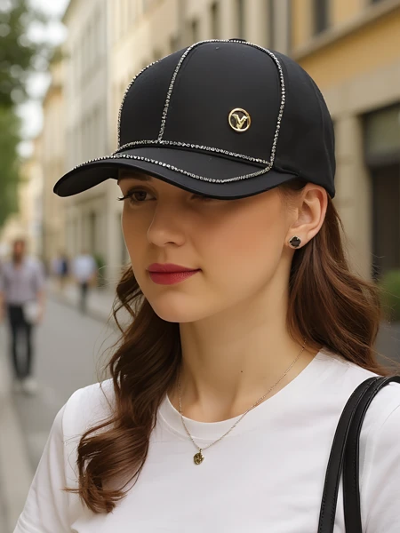 Royalfashion kepuraitė su kalnėliais Sparkle Cap