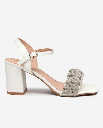 Baltos moteriškos basutės ant stulpelio su kubiniais cirkoniais Trieste - Avalynė