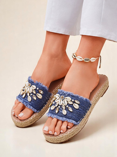 Летние шлепанцы Royalfashion Calista – светло-голубые с ракушками на плоской подошве