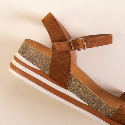 Коричневые женские босоножки на танкетке Akiko