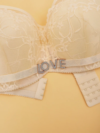 Royalfashion moterims skirtas paminkštintas liemenukas su nėriniais