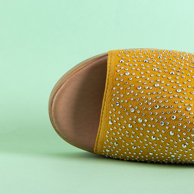 Желтые женские босоножки на платформе Peneli