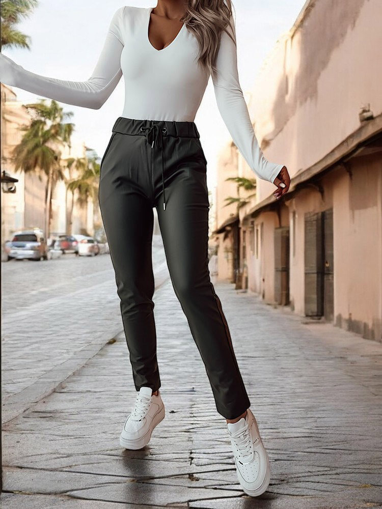 Royalfashion Женские брюки из эко-кожи темно-зеленого цвета