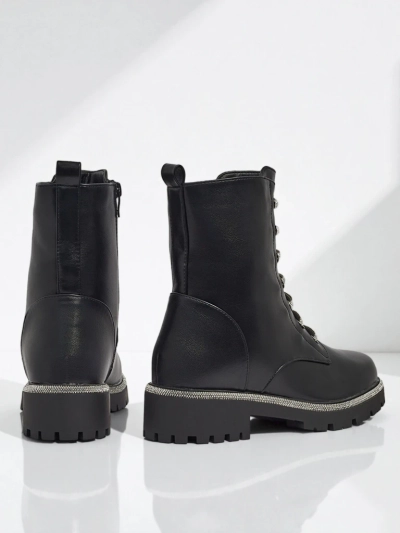 Eko odos aulinukai suvarstomi Lunara