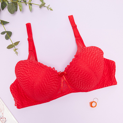 Moteriška raudona liemenėlė su nėriniais - Apatiniai drabužiai