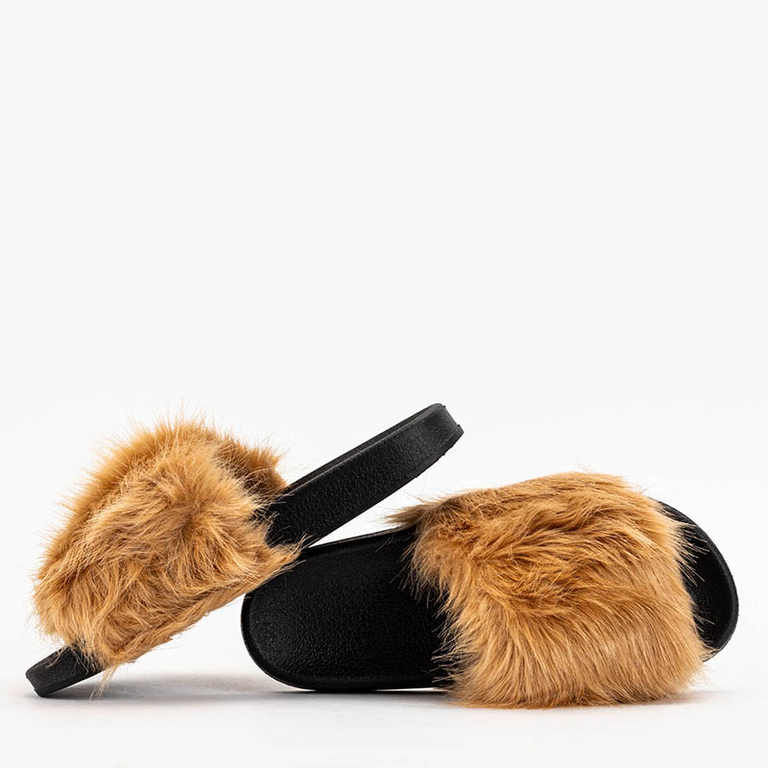 Smėlio spalvos moteriškos šlepetės su kailiu Danita - Avalynė