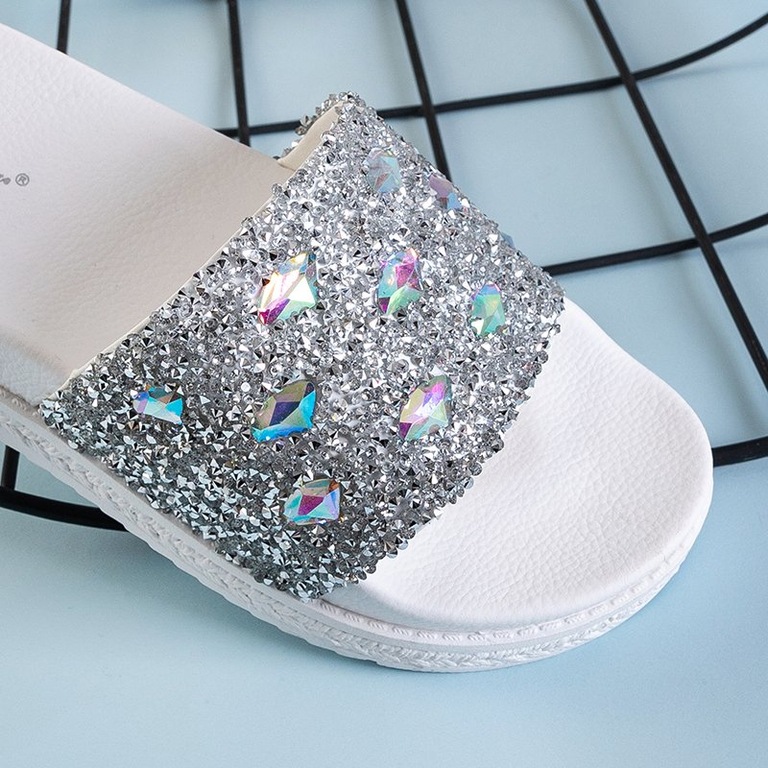 Baltos moteriškos šlepetės su „Sailor“ kubiniu cirkoniu - Avalynė