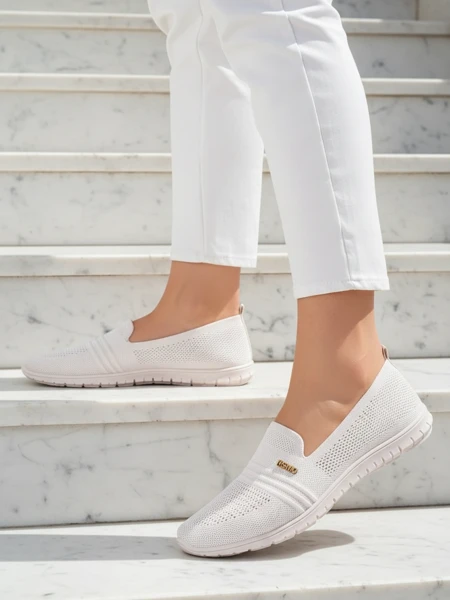 Kreminės spalvos audinio moteriška avalynė Ariadne