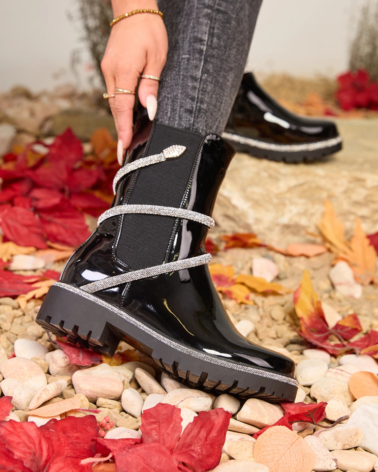 Royalfashion Juodi moteriški lakuoti batai su madingais papuošimais Frosty Glam