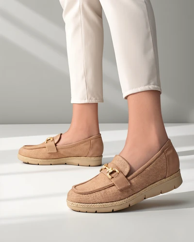 Женские туфли Royalfashion с декором на носке