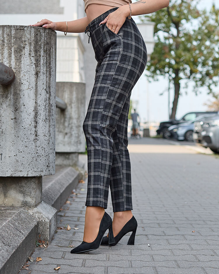 Royalfashion Черные женские широкие брюки из ткани в коричневую клетку