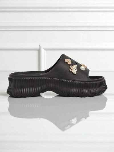 Royalfashion Женские резиновые шлепанцы с декорациями Slash Glam