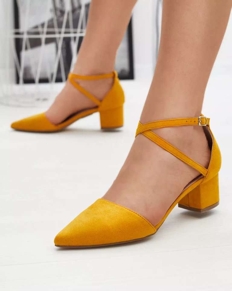 Женские босоножки цвета горчицы на каблуке Crisco