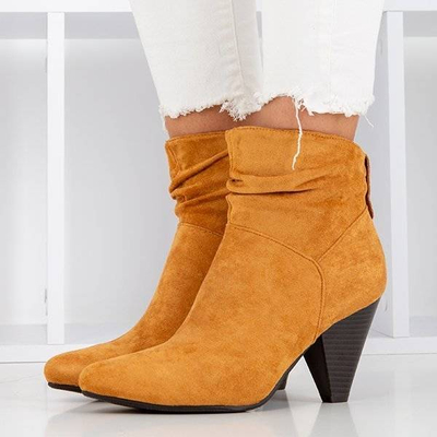 OUTLET Коричневые сапоги на треугольном каблуке Lika - Туфли