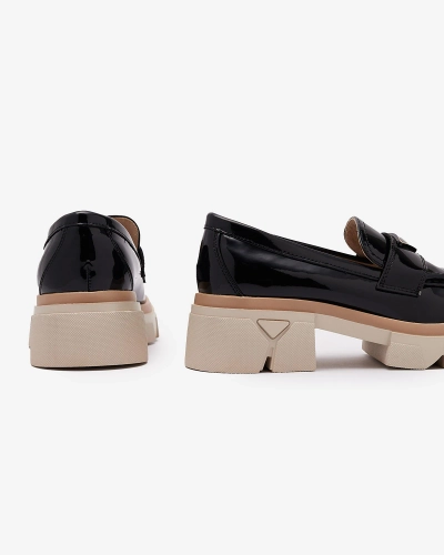 Lakuoti juodi moteriški mokasinai su dekoru Sarix - Avalynė