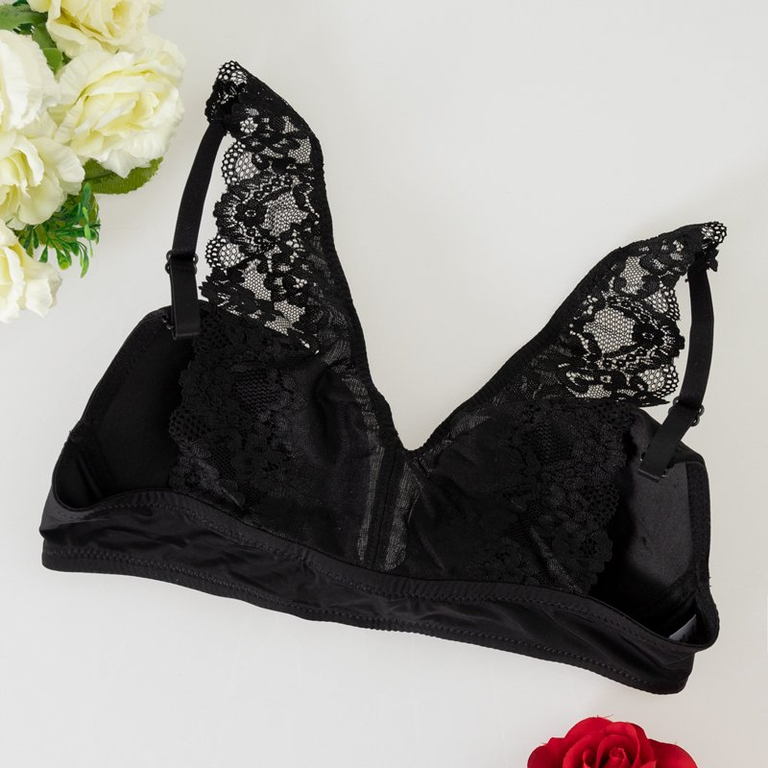 Черный женский бюстгальтер с кружевом
