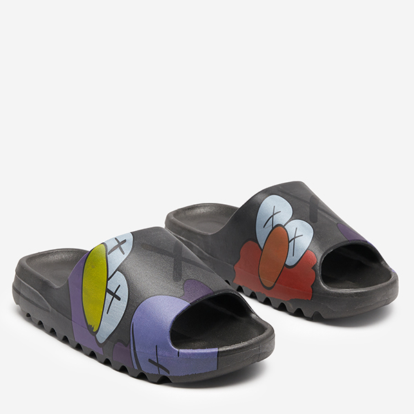 OUTLET Juodos guminės moteriškos šlepetės su Pfizz-avalynės raštu