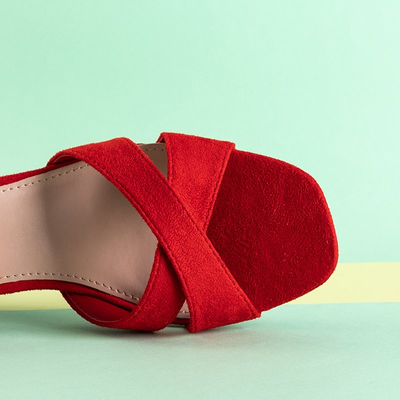 Красные женские босоножки на низком каблуке Paleri