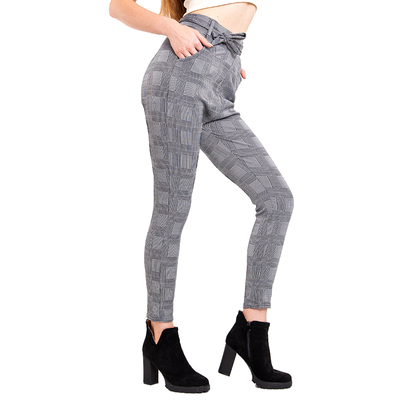 Серые женские брюки в клеточку