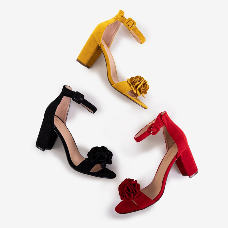 Желтые босоножки на высоких каблуках Lowera