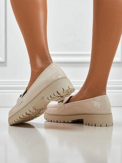 Женские лоферы Atena бежевые на плоском каблуке из экокожи
