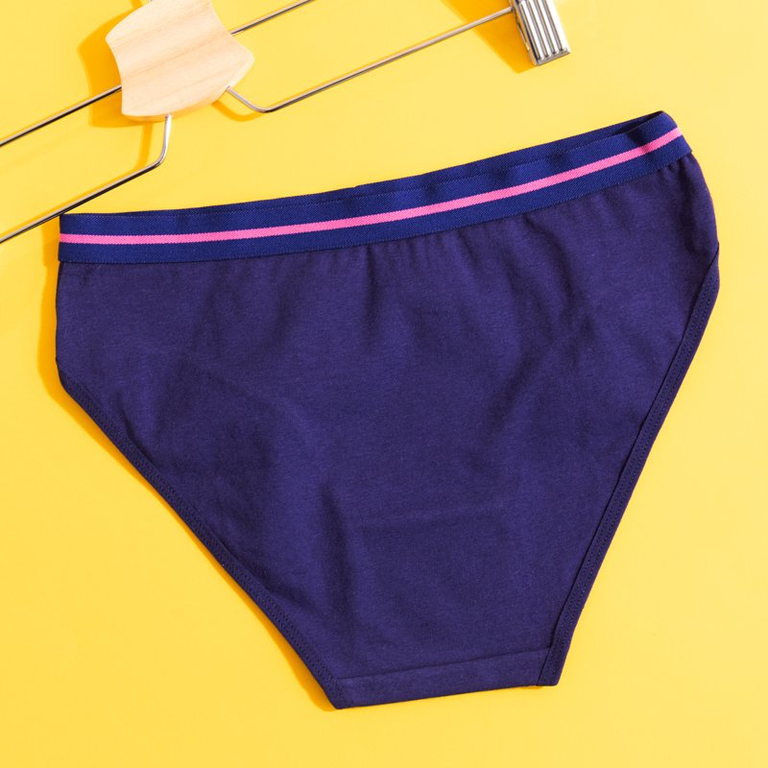 Moteriškos tamsiai mėlynos medvilnės kelnaitės su užrašu - Apatiniai