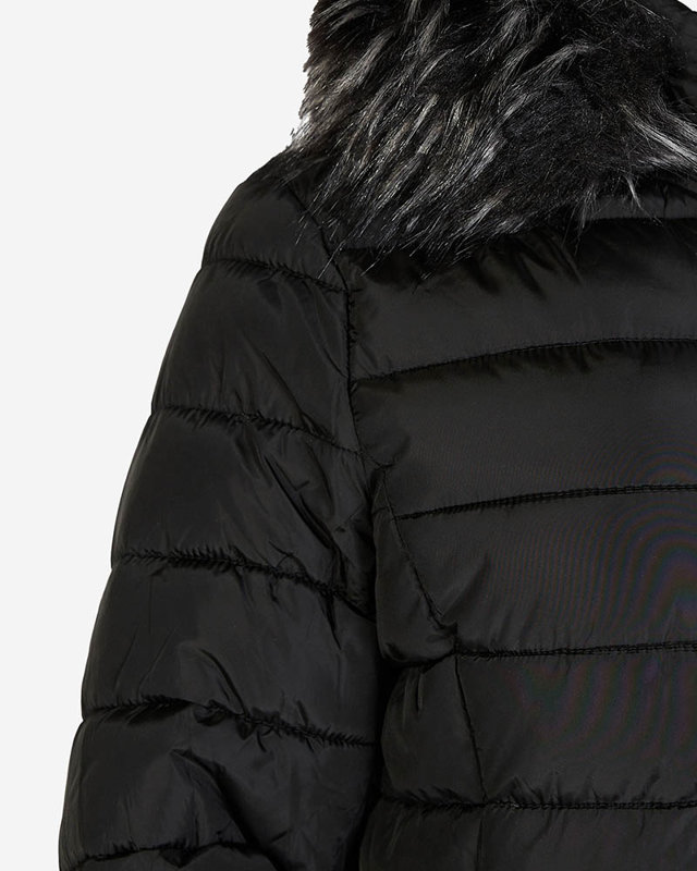 Juoda moteriška dygsniuota striukė su gobtuvu ir kailiu- Apranga