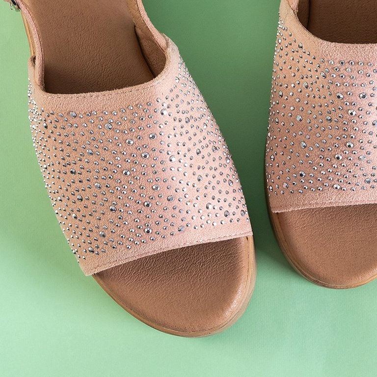 Светло-розовые женские босоножки на платформе Peneli