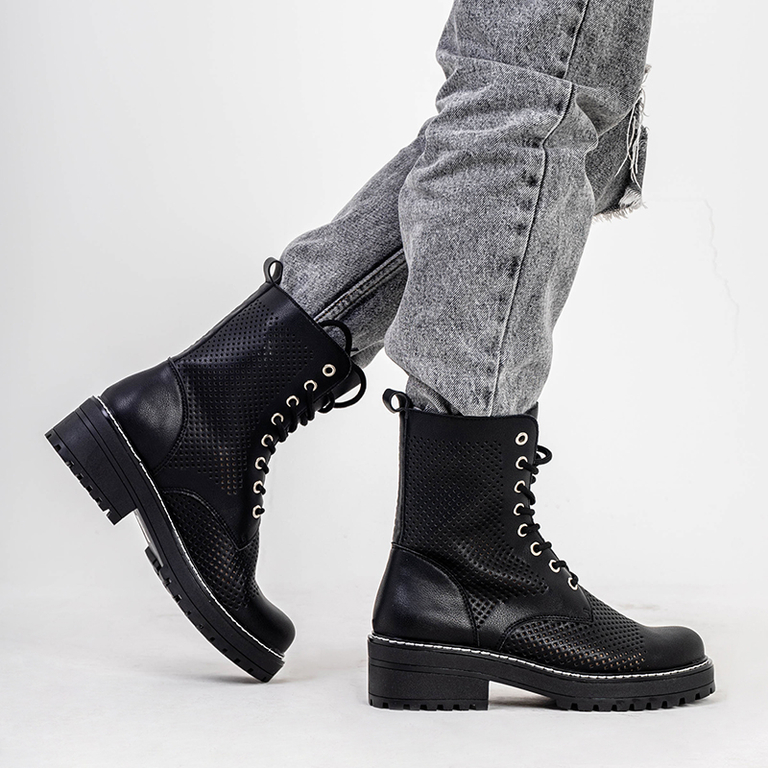 Черные женские сапоги Hazasi