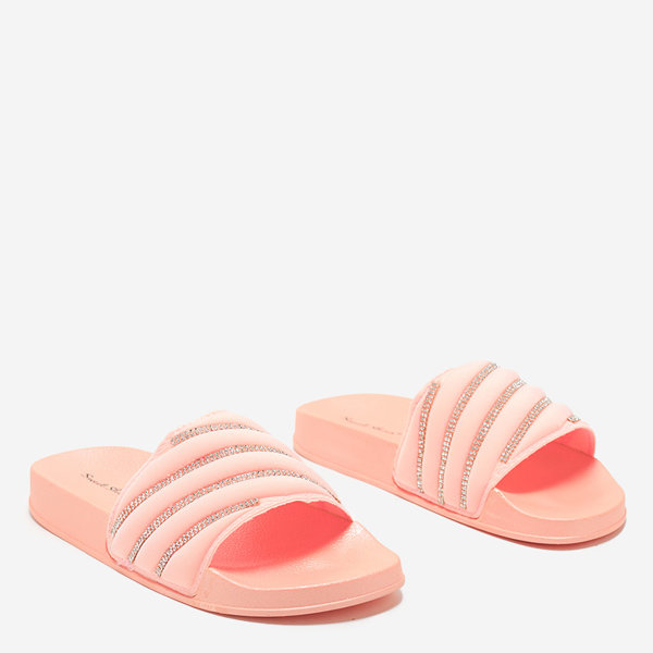 OUTLET Šviesiai rožinės moteriškos šlepetės su kubiniu cirkoniu Erikis - Avalynė