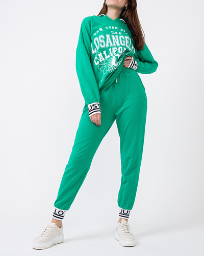 Зеленый женский спортивный костюм