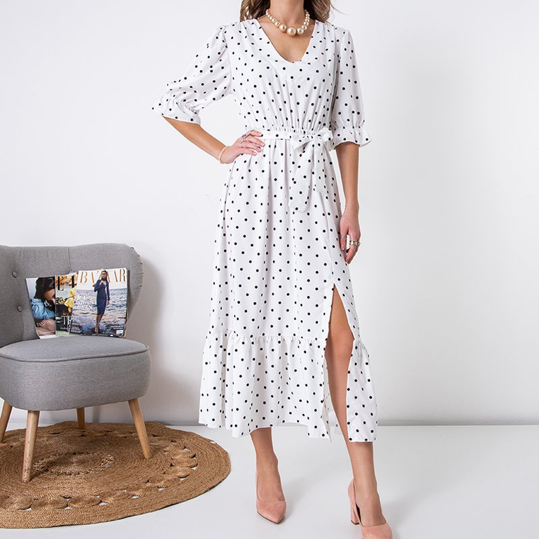 Белое женское длинное платье в горошек