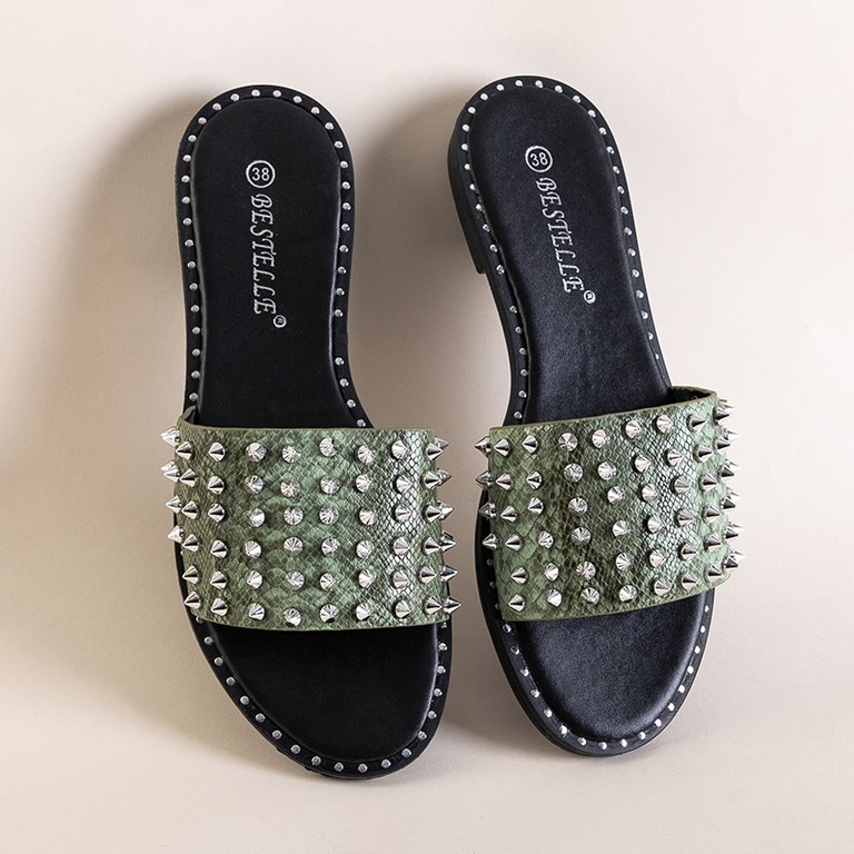 Žalios moteriškos šlepetės su „Maurella“ smeigėmis ir purkštukais - Avalynė