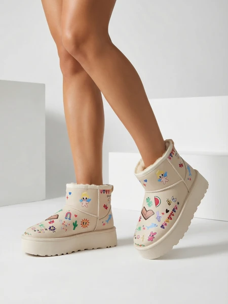 Короткие женские снежные сапоги Royalfashion с наклейками Hanaga