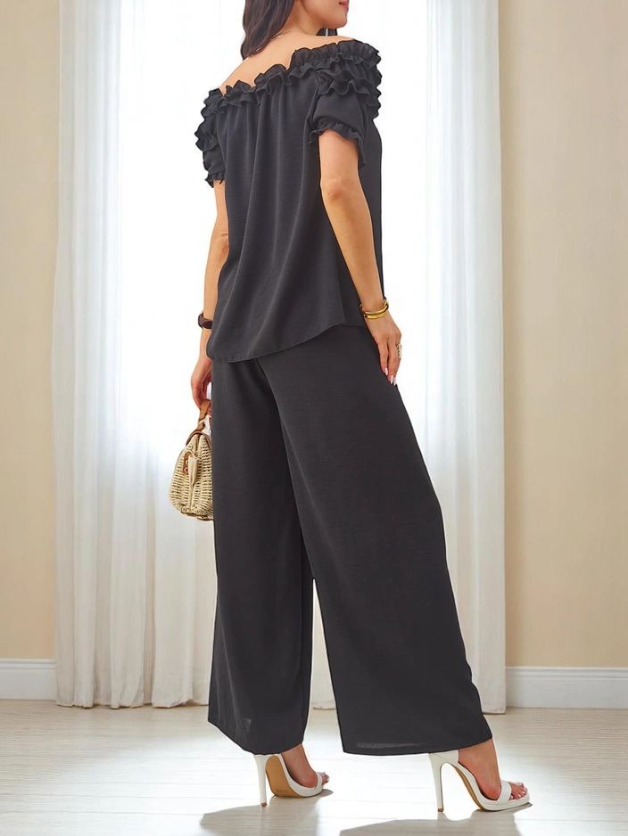 Royalfashion Женский комплект с блузкой с короткими рукавами и открытыми плечами, украшенной декором, и расклешенными брюками