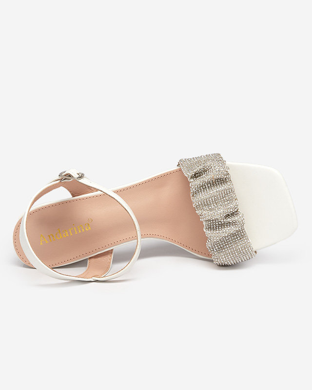 Baltos moteriškos basutės ant stulpelio su kubiniais cirkoniais Trieste - Avalynė