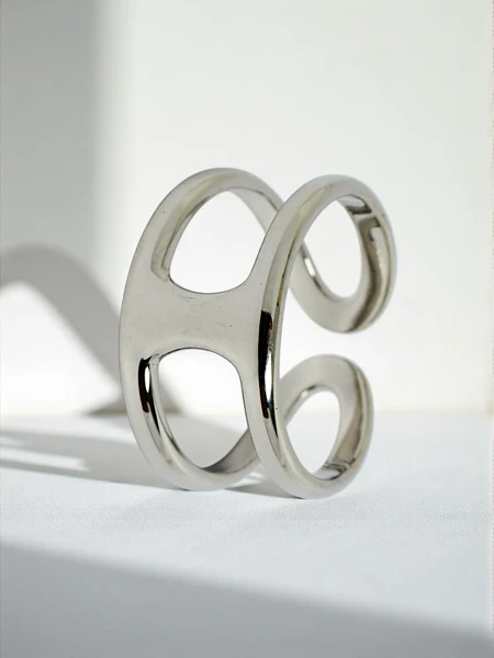 Dolce Vita apyrankė su dekoratyviniais pakabukais