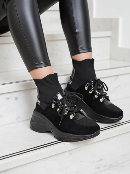 Royalfashion Moteriški juodi apšiltinti sportiniai bateliai Aleppo