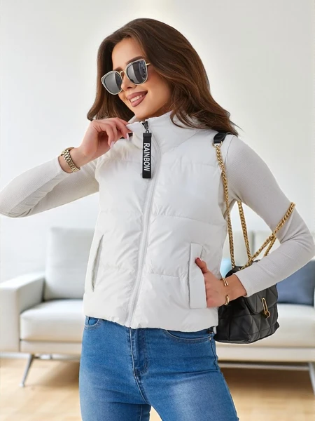 Royalfashion Moteriška trumpa be Rankovių Striukė