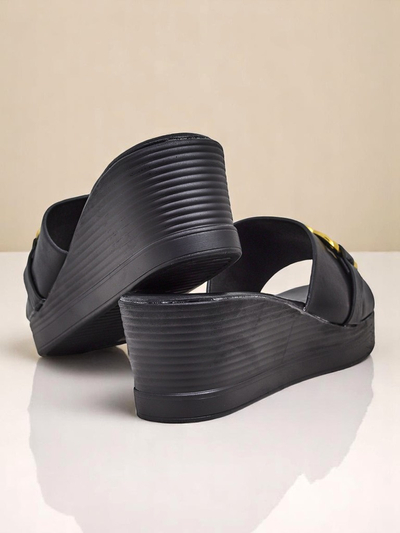 Royalfashion Женские босоножки на танкетке Nolia