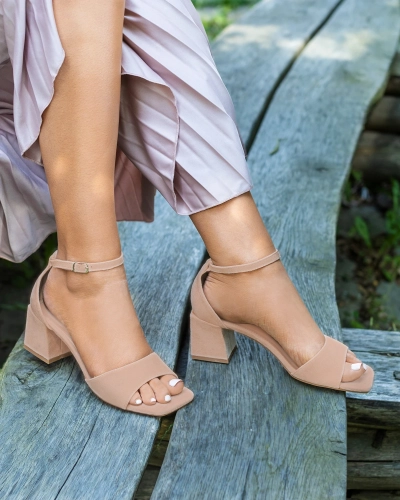 Royalfashion Smėlio spalvos eko zomšos sandalai moterims Qewola