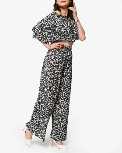 Белый женский плиссированный комплект с черными цветами - Одежда