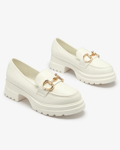 Balti moteriški mokasinai su aukso spalvos dekoru Riasse - Avalynė