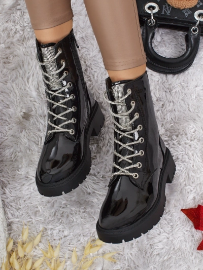 Lakiniai moteriški aulinukai suvarstomi Fjorra