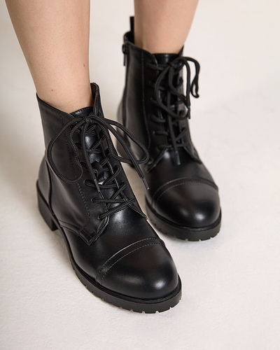 Juodi moteriški suvarstomi plokščiakulniai batai iš Verasi - Avalynė